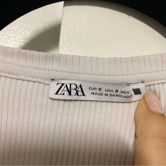 Zara White V-neck Ruffle Sleeve Ribbed Crop Top Size Small - Picture 2 of 3